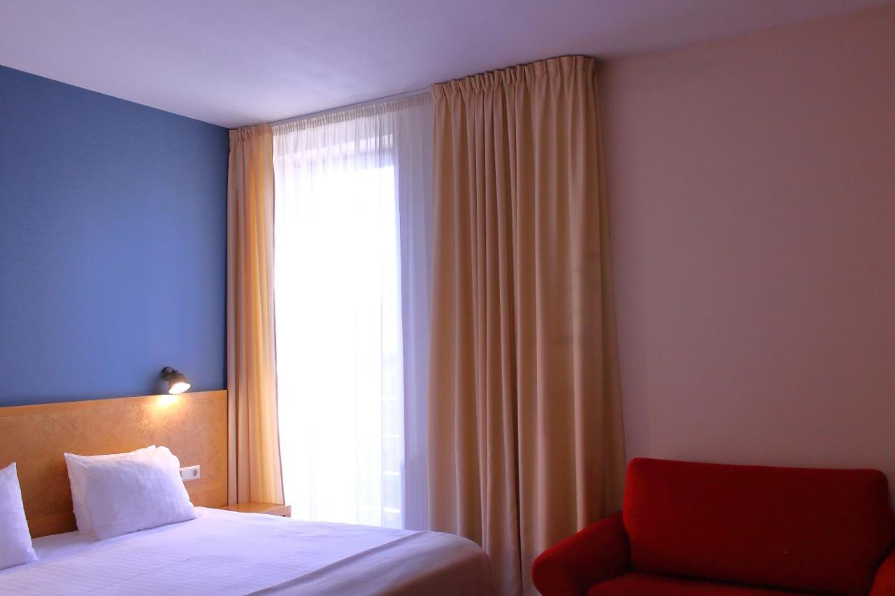 Hotel Kolumbs Liepāja Kültér fotó