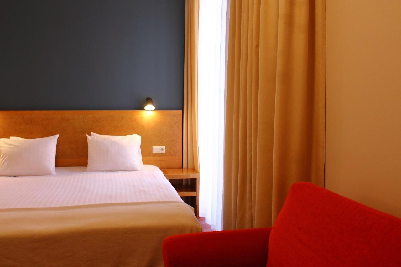 Hotel Kolumbs Liepāja Kültér fotó