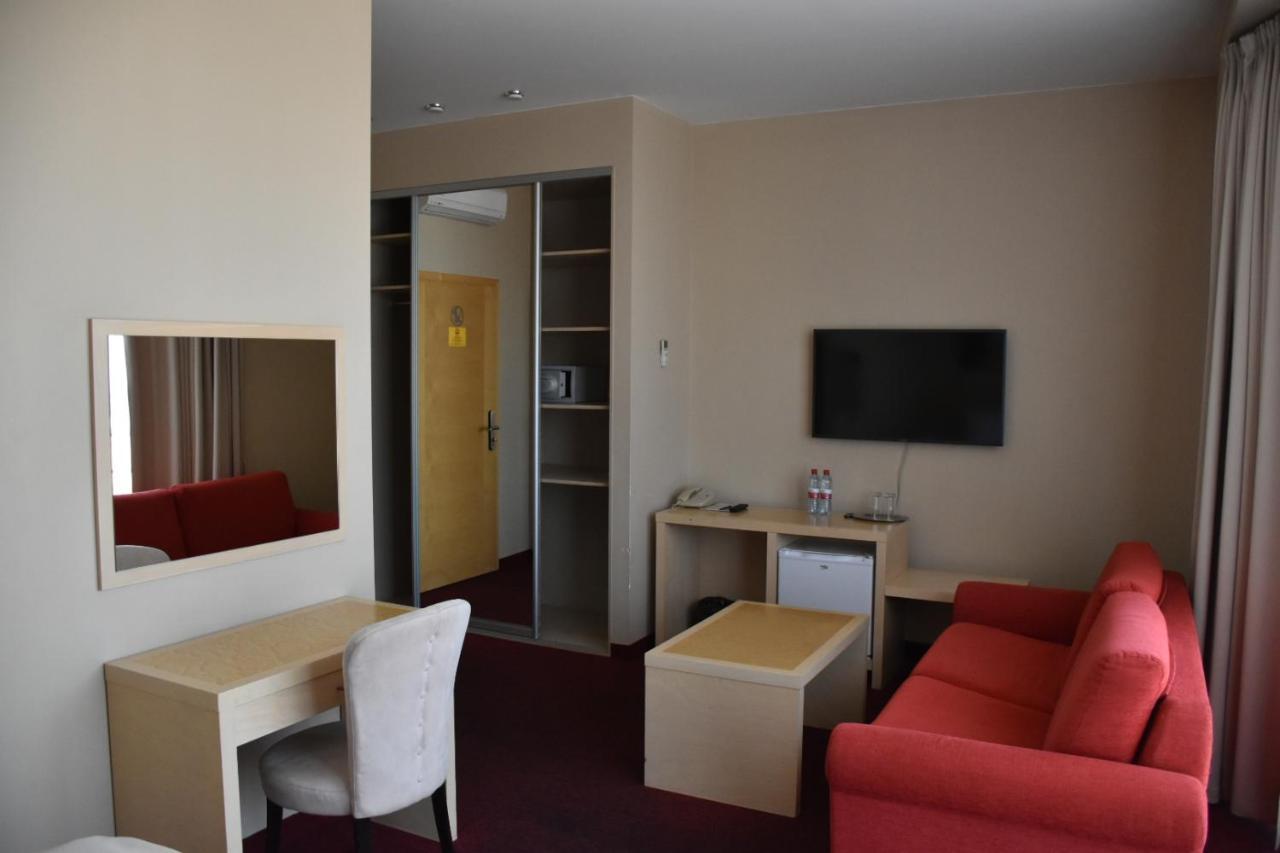 Hotel Kolumbs Liepāja Kültér fotó